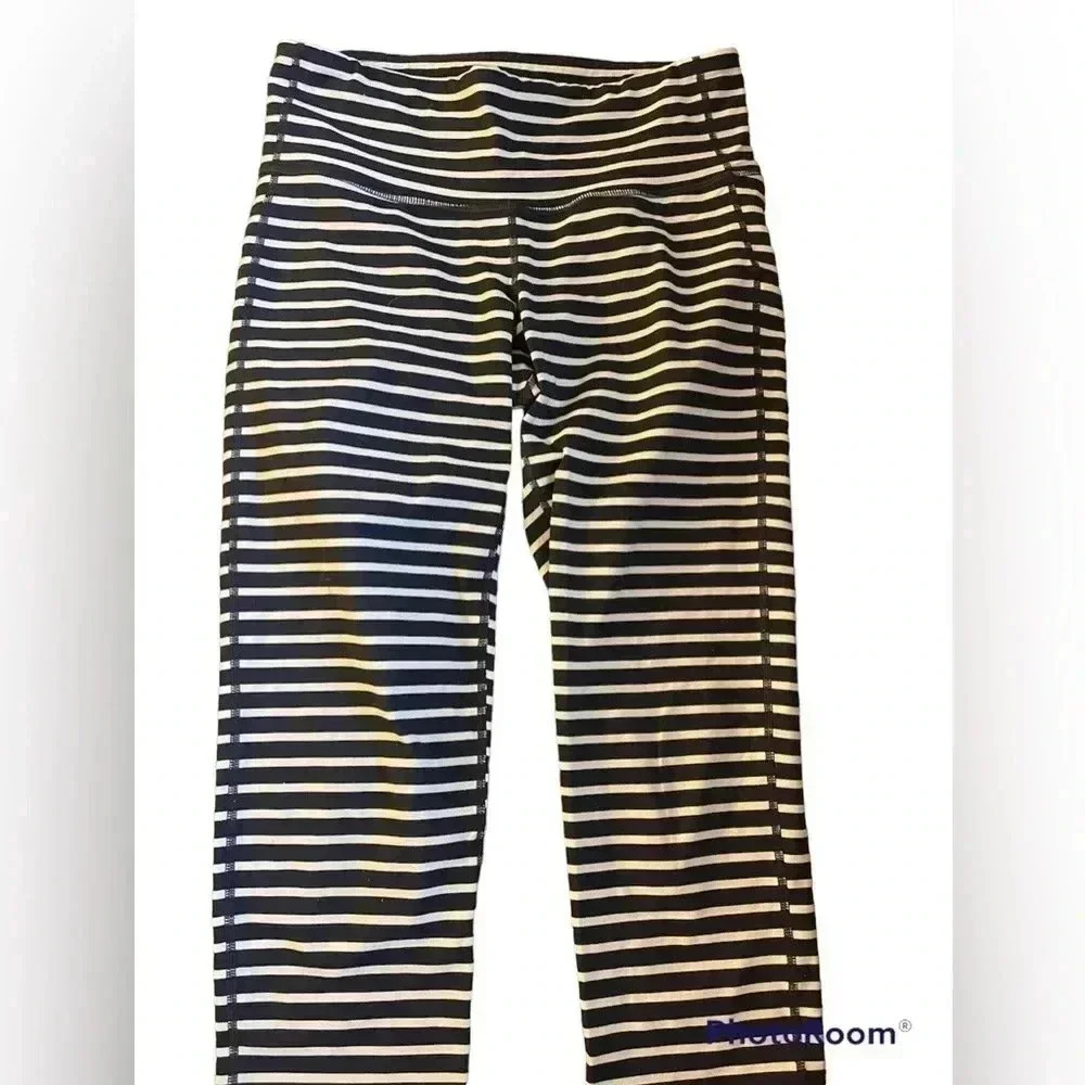 Athleta chaturanga crops, size S